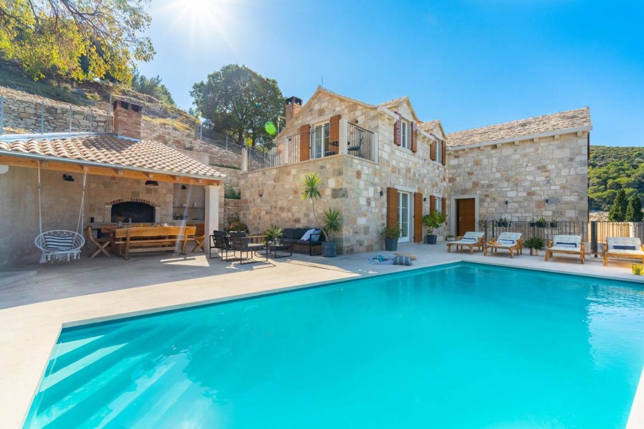 New Villa Ani! Traditional And Luxurious 4-Bedroom Villa With Heated Pool And Sea Views Postira Exteriér fotografie