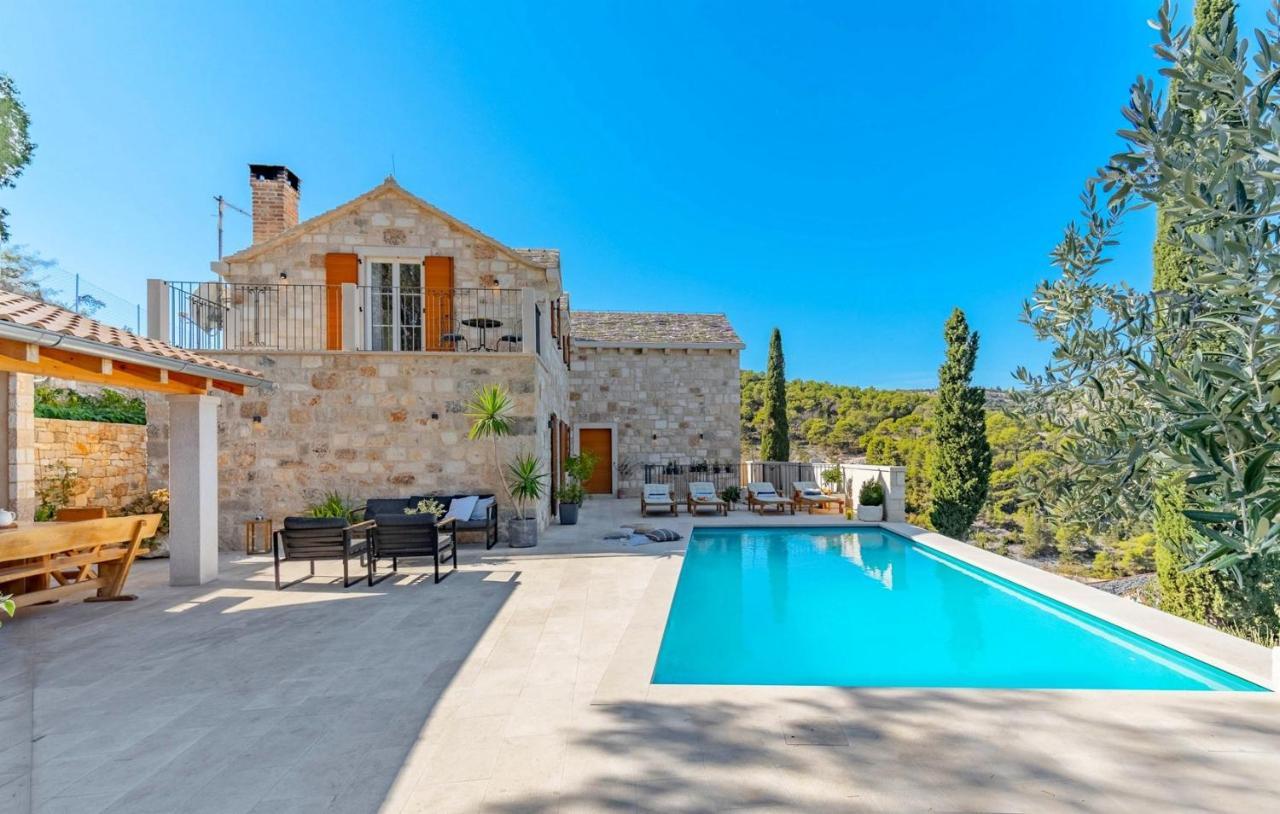 New Villa Ani! Traditional And Luxurious 4-Bedroom Villa With Heated Pool And Sea Views Postira Exteriér fotografie