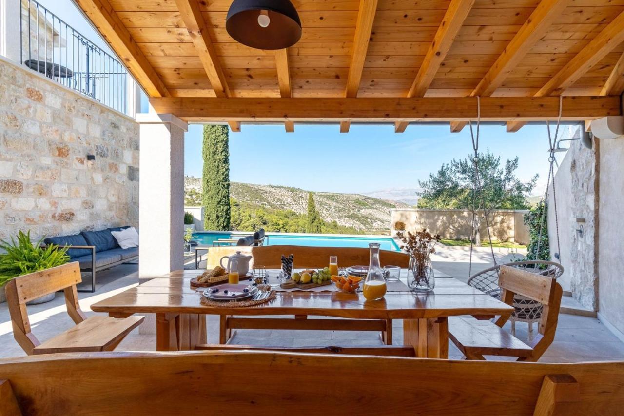 New Villa Ani! Traditional And Luxurious 4-Bedroom Villa With Heated Pool And Sea Views Postira Exteriér fotografie