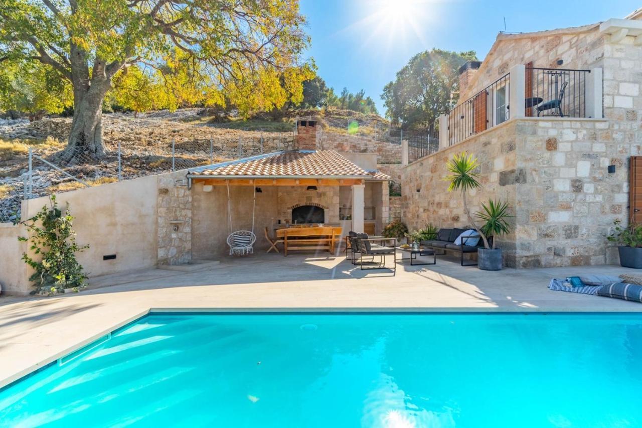 New Villa Ani! Traditional And Luxurious 4-Bedroom Villa With Heated Pool And Sea Views Postira Exteriér fotografie