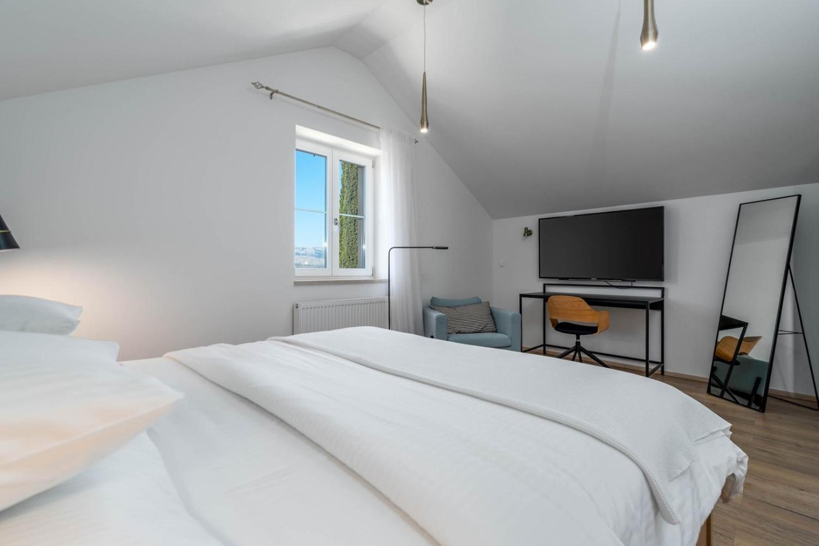 New Villa Ani! Traditional And Luxurious 4-Bedroom Villa With Heated Pool And Sea Views Postira Exteriér fotografie