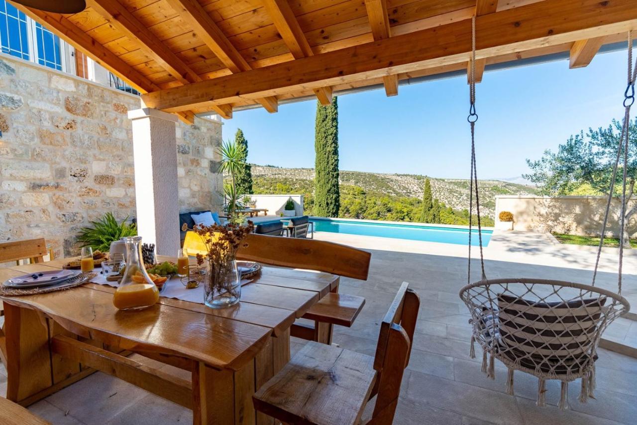 New Villa Ani! Traditional And Luxurious 4-Bedroom Villa With Heated Pool And Sea Views Postira Exteriér fotografie