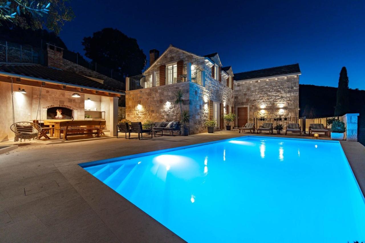 New Villa Ani! Traditional And Luxurious 4-Bedroom Villa With Heated Pool And Sea Views Postira Exteriér fotografie