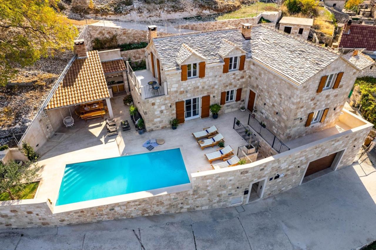 New Villa Ani! Traditional And Luxurious 4-Bedroom Villa With Heated Pool And Sea Views Postira Exteriér fotografie