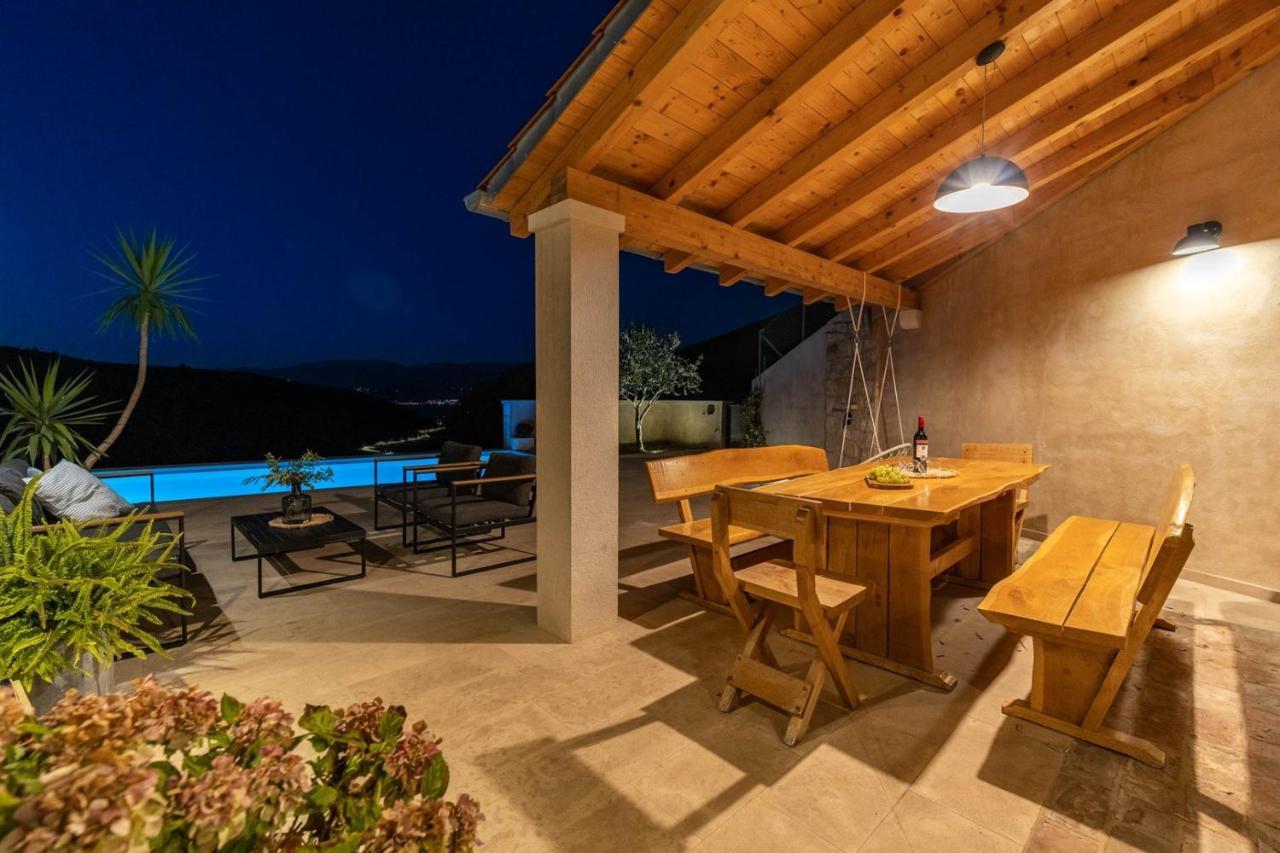 New Villa Ani! Traditional And Luxurious 4-Bedroom Villa With Heated Pool And Sea Views Postira Exteriér fotografie