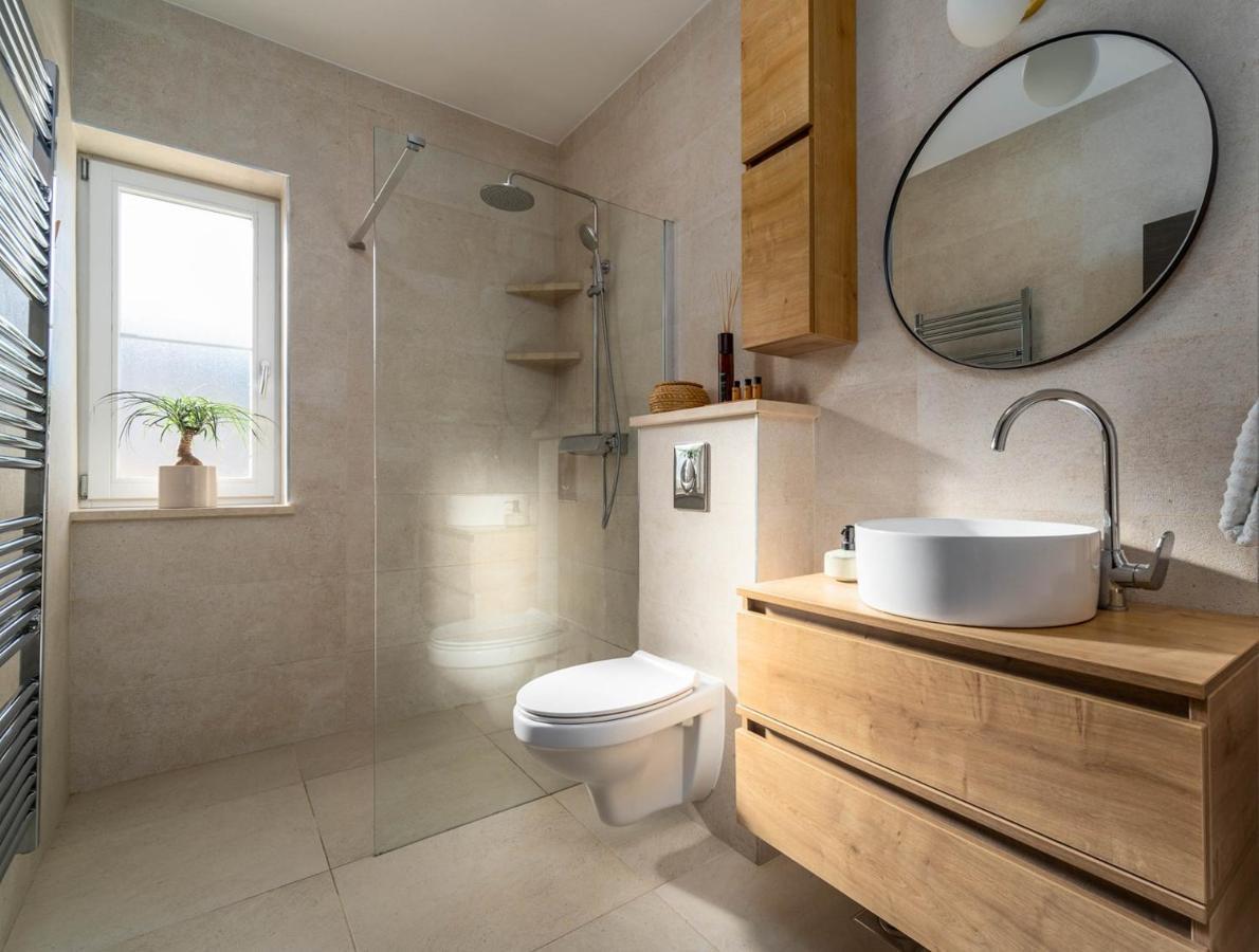 New Villa Ani! Traditional And Luxurious 4-Bedroom Villa With Heated Pool And Sea Views Postira Exteriér fotografie